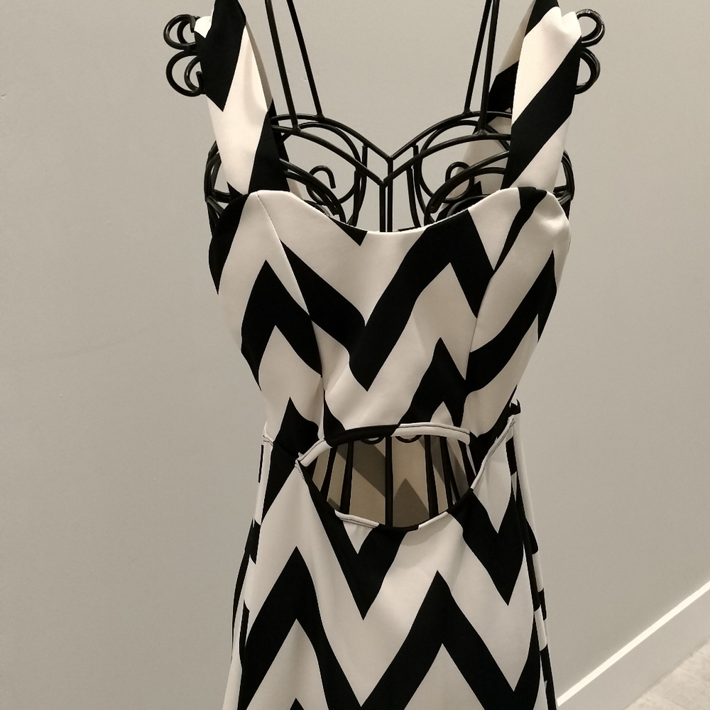 Black & White Chevron Forever 21 Dress